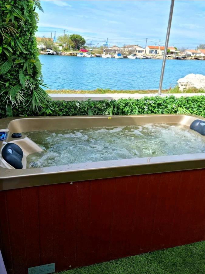 Suite Jaccuzzi En Camargue Port-Saint-Louis-du-Rhone Exterior photo