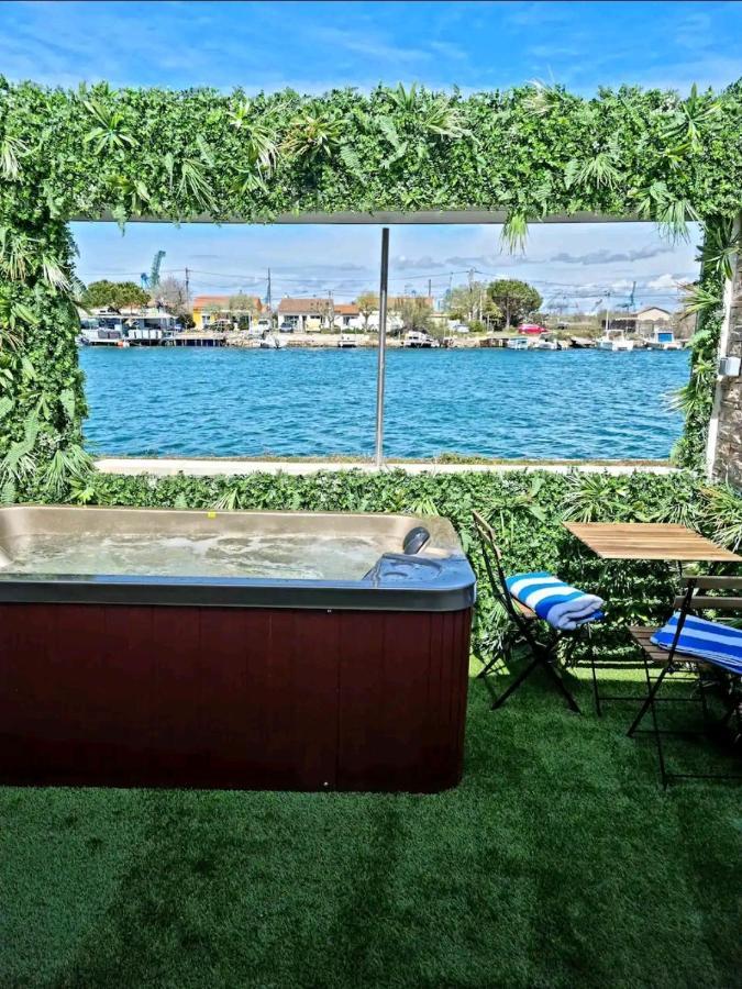 Suite Jaccuzzi En Camargue Port-Saint-Louis-du-Rhone Exterior photo